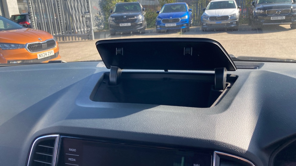 Skoda Karoq 1.0 TSI SE L 5dr Petrol Estate - Image 31