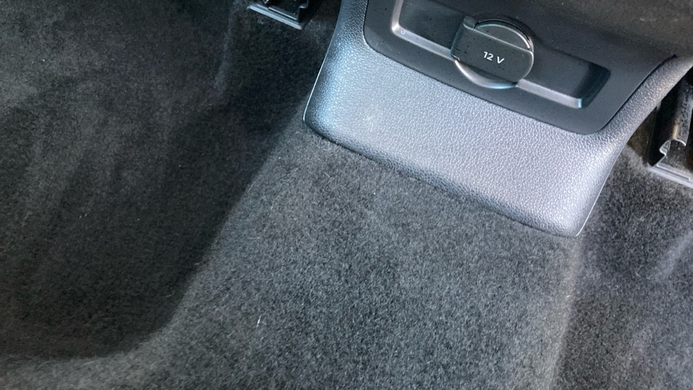 Skoda Karoq 1.0 TSI SE L 5dr Petrol Estate - Image 41
