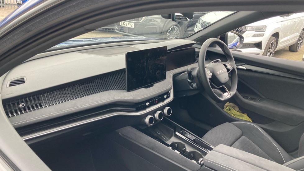 Skoda Superb 1.5 TSI e-TEC Sportline 5dr DSG Petrol Hatchback - Image 2