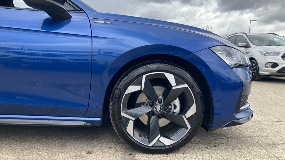 Skoda Superb 1.5 TSI e-TEC Sportline 5dr DSG Petrol Hatchback - Image 5