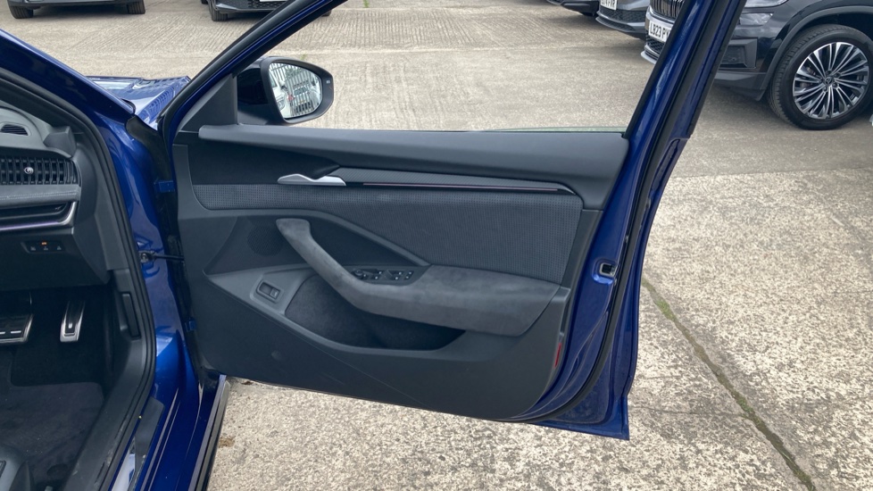 Skoda Superb 1.5 TSI e-TEC Sportline 5dr DSG Petrol Hatchback - Image 19