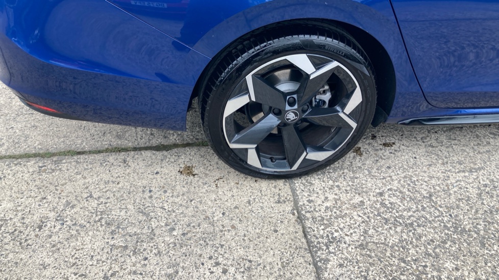 Skoda Superb 1.5 TSI e-TEC Sportline 5dr DSG Petrol Hatchback - Image 21