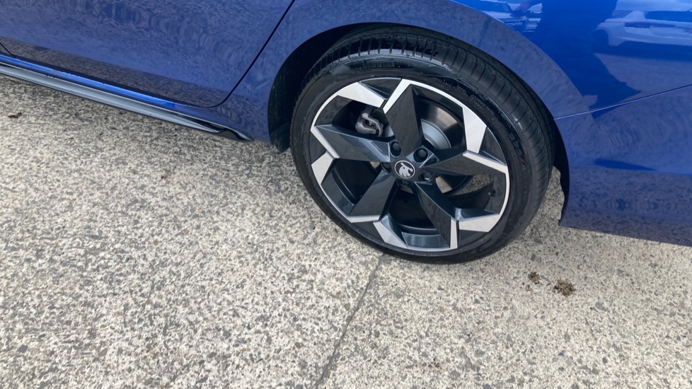 Skoda Superb 1.5 TSI e-TEC Sportline 5dr DSG Petrol Hatchback - Image 22