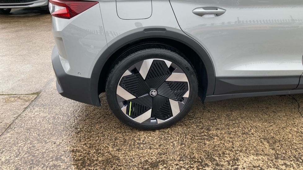 Skoda Elroq 250kW vRS 84kWh 4x4 5dr Auto Electric Estate - Image 21