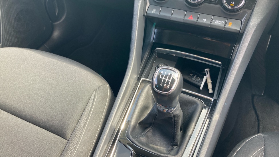 Skoda Karoq 1.5 TSI SE Drive 5dr Petrol Estate - Image 14