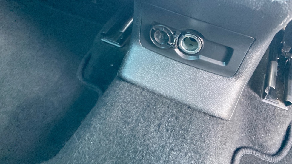 Skoda Karoq 1.5 TSI SE Drive 5dr Petrol Estate - Image 37