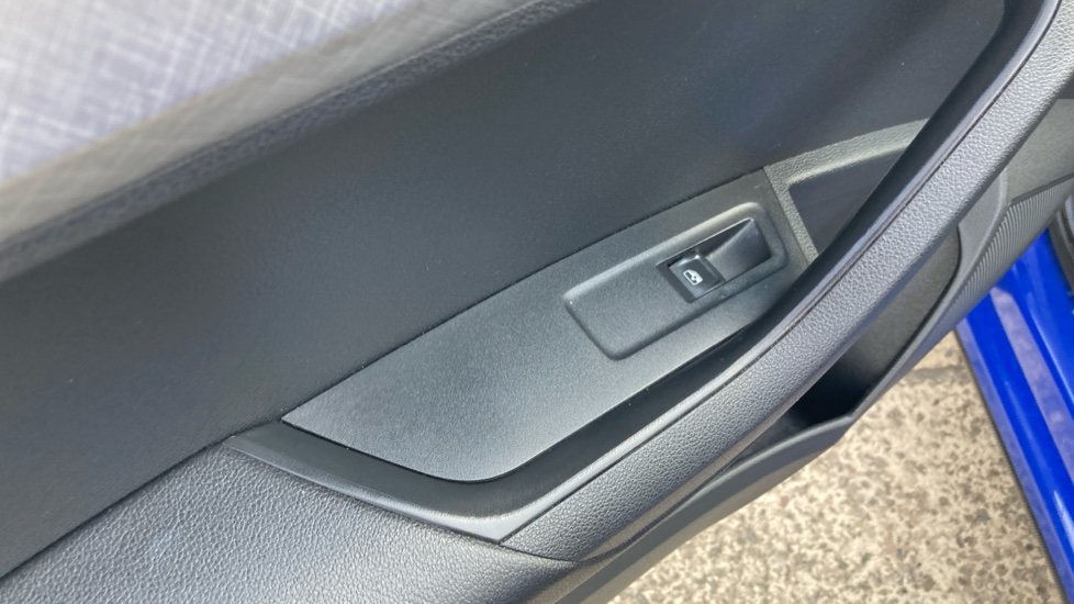 Skoda Karoq 1.5 TSI SE Drive 5dr Petrol Estate - Image 45