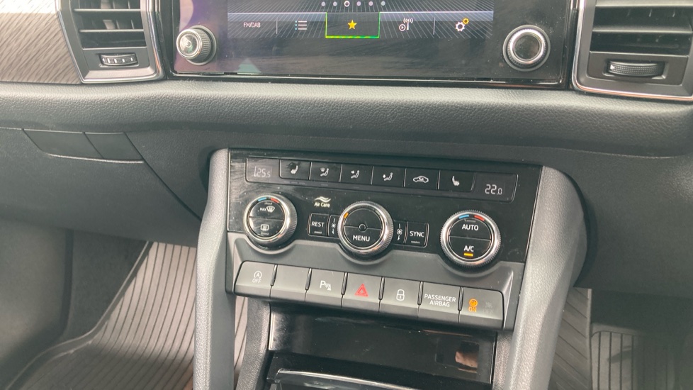 Skoda Kodiaq 2.0 TDI SE L Executive 5dr DSG [7 Seat] Diesel Estate - Image 13