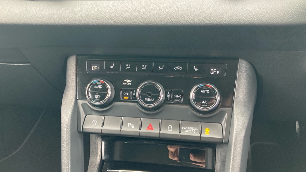 Skoda Karoq 1.5 TSI SE L 5dr DSG Petrol Estate - Image 13