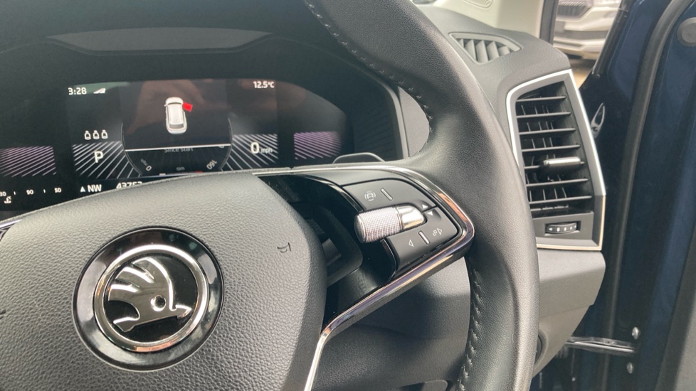 Skoda Karoq 1.5 TSI SE L 5dr DSG Petrol Estate - Image 18