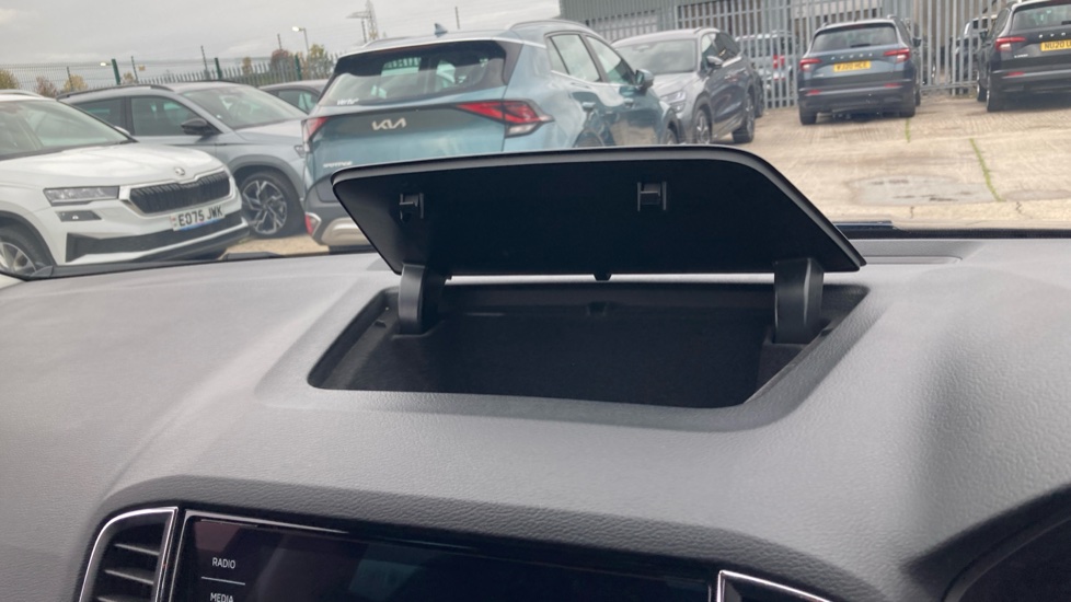 Skoda Karoq 1.5 TSI SE L 5dr DSG Petrol Estate - Image 31