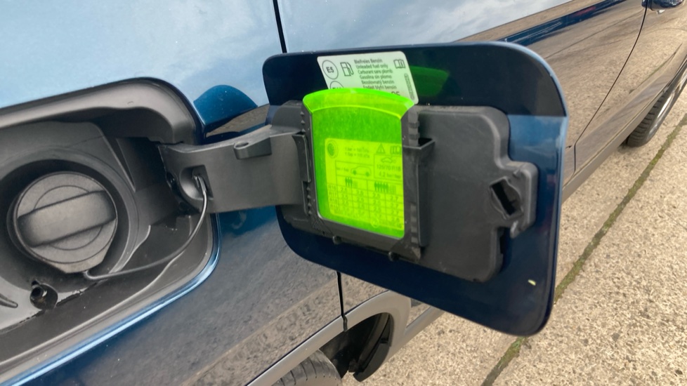 Skoda Karoq 1.5 TSI SE L 5dr DSG Petrol Estate - Image 37