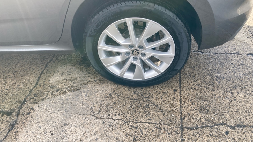 Skoda Kamiq 1.0 TSI 110 SE Drive 5dr Petrol Hatchback - Image 22