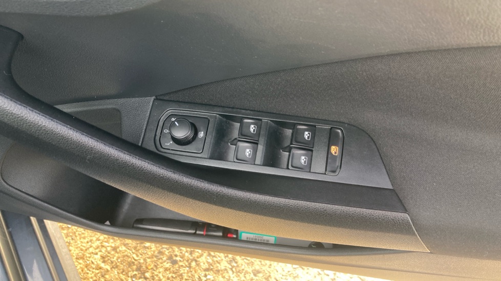 Skoda Kamiq 1.0 TSI 110 SE Drive 5dr Petrol Hatchback - Image 25