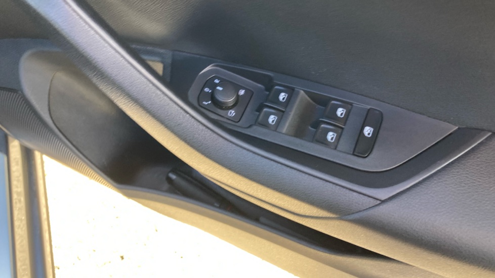 Skoda Karoq 1.5 TSI SE L 5dr Petrol Estate - Image 27