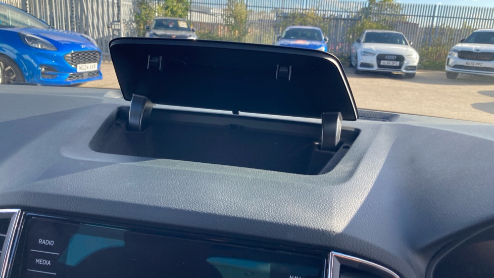 Skoda Karoq 1.5 TSI SE L 5dr Petrol Estate - Image 31