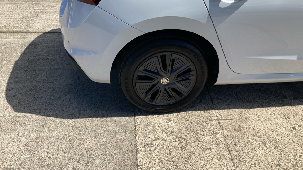 Skoda Fabia 1.0 TSI 116 Colour Edition 5dr Petrol Hatchback - Image 21
