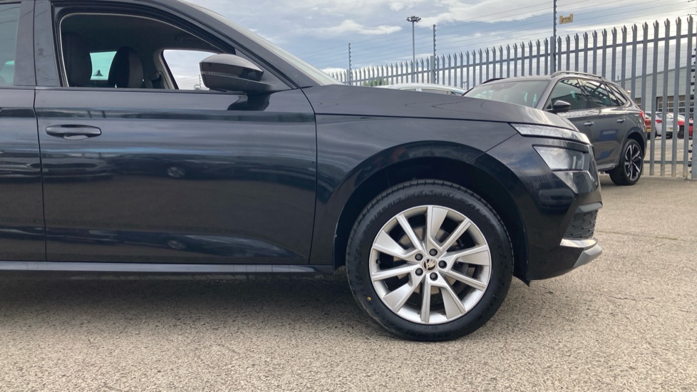 Skoda Kamiq 1.0 TSI 110 SE Drive 5dr DSG Petrol Hatchback - Image 5