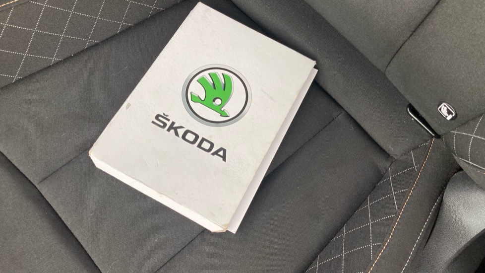 Skoda Kamiq 1.0 TSI 110 SE Drive 5dr DSG Petrol Hatchback - Image 44
