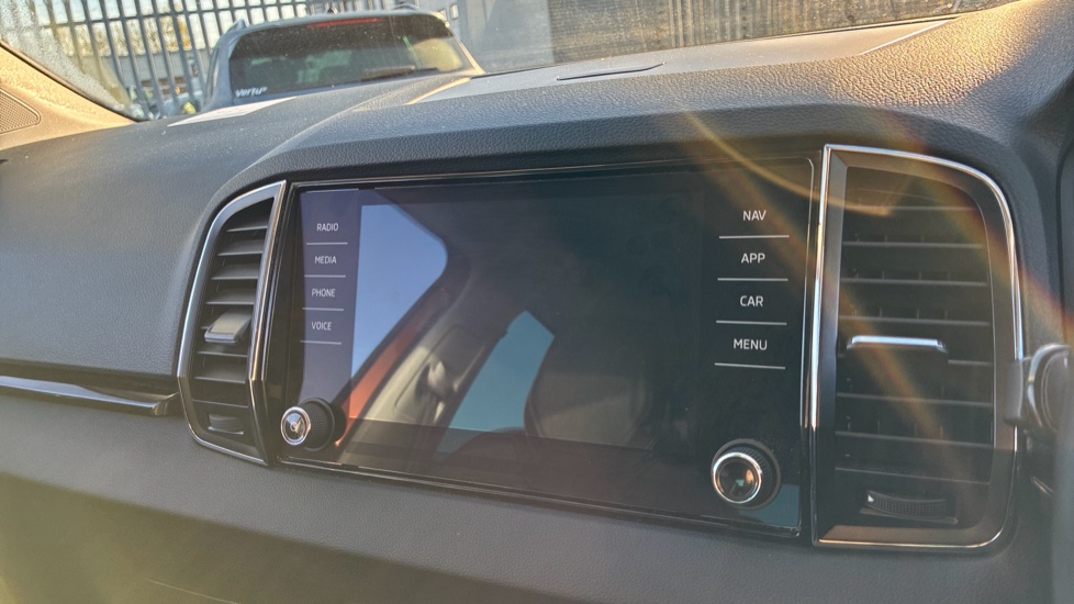 Skoda Karoq 1.5 TSI SE L 5dr Petrol Estate - Image 12
