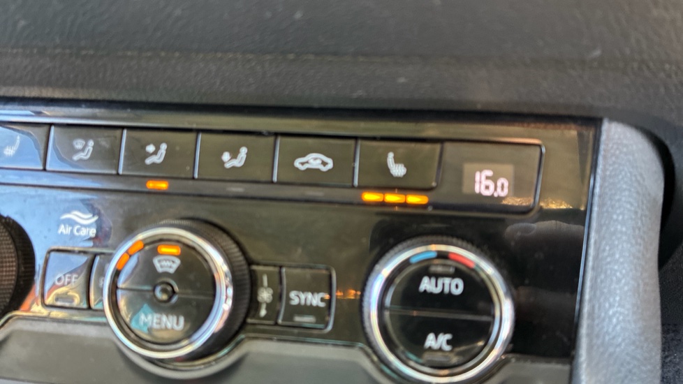 Skoda Karoq 1.5 TSI SE L 5dr Petrol Estate - Image 36