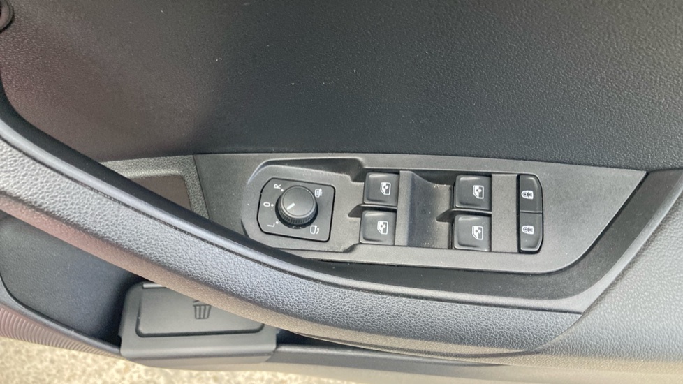 Skoda Karoq 1.5 TSI SE L 5dr DSG Petrol Estate - Image 27