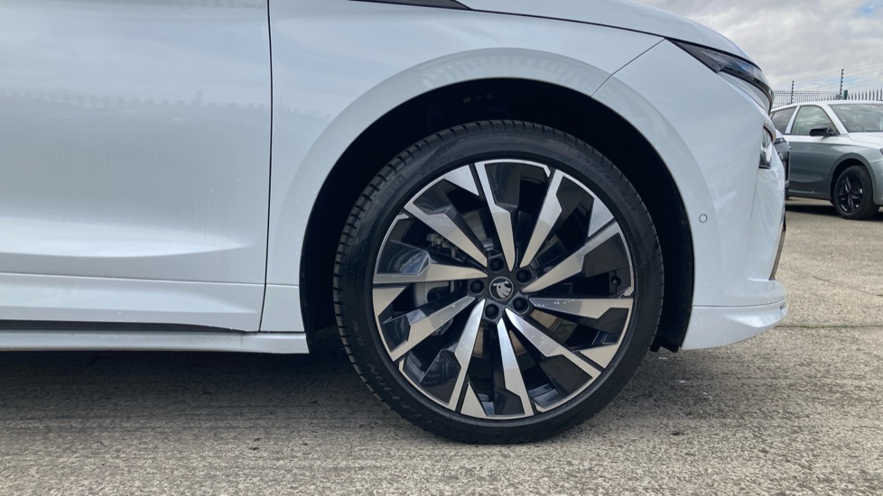 Skoda Enyaq 210kW 85x Sportline 82kWh 4x4 5dr Auto Electric - Image 5