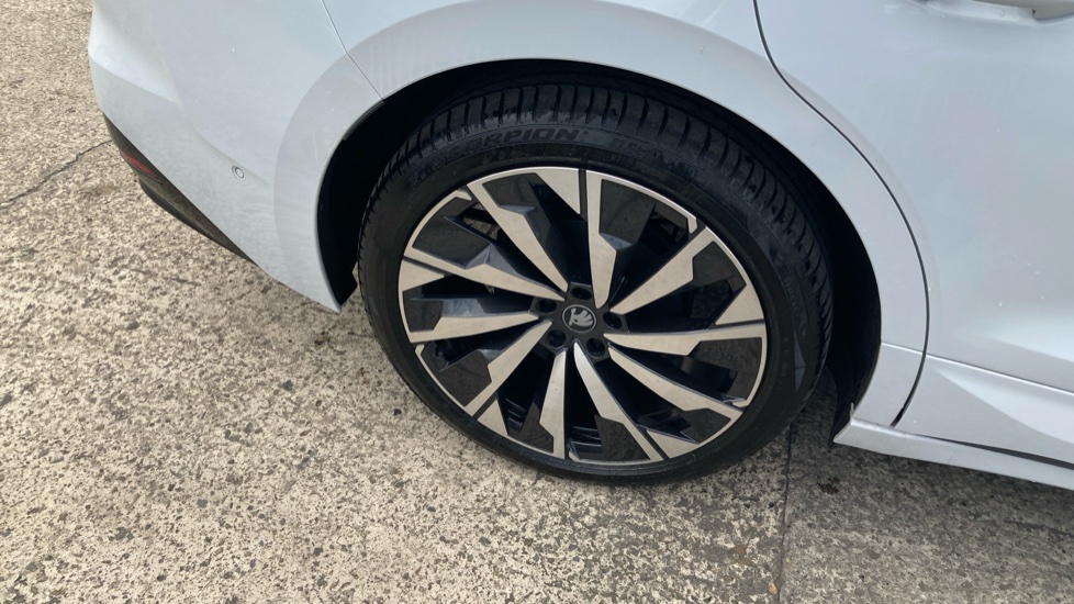 Skoda Enyaq 210kW 85x Sportline 82kWh 4x4 5dr Auto Electric - Image 21