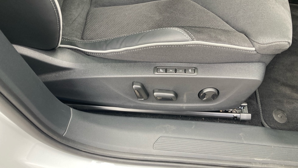 Skoda Enyaq 210kW 85x Sportline 82kWh 4x4 5dr Auto Electric - Image 30