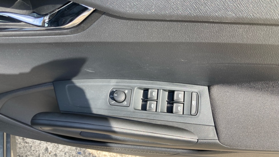 Skoda Fabia 1.0 TSI SE Edition 5dr Petrol Hatchback - Image 25