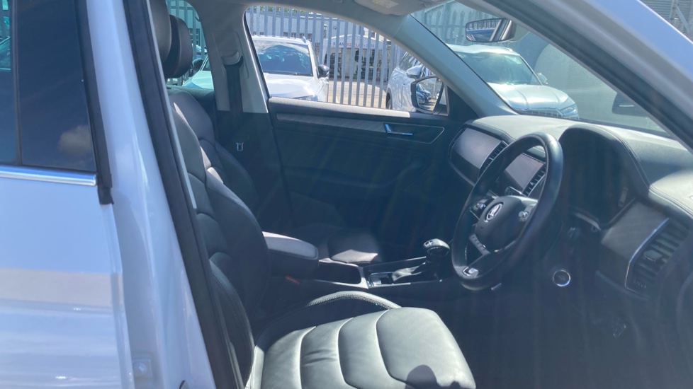 Skoda Kodiaq 1.5 TSI SE L Executive 5dr DSG [7 Seat] Petrol Estate - Image 15