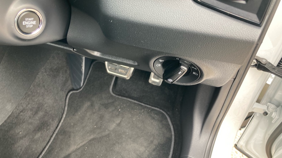 Skoda Karoq 1.5 TSI Sportline Edition 5dr DSG Petrol Estate - Image 30
