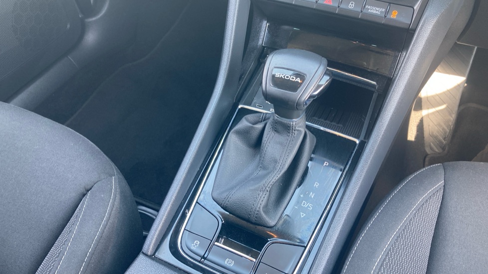 Skoda Karoq 1.5 TSI SE Edition 5dr DSG Petrol Estate - Image 14