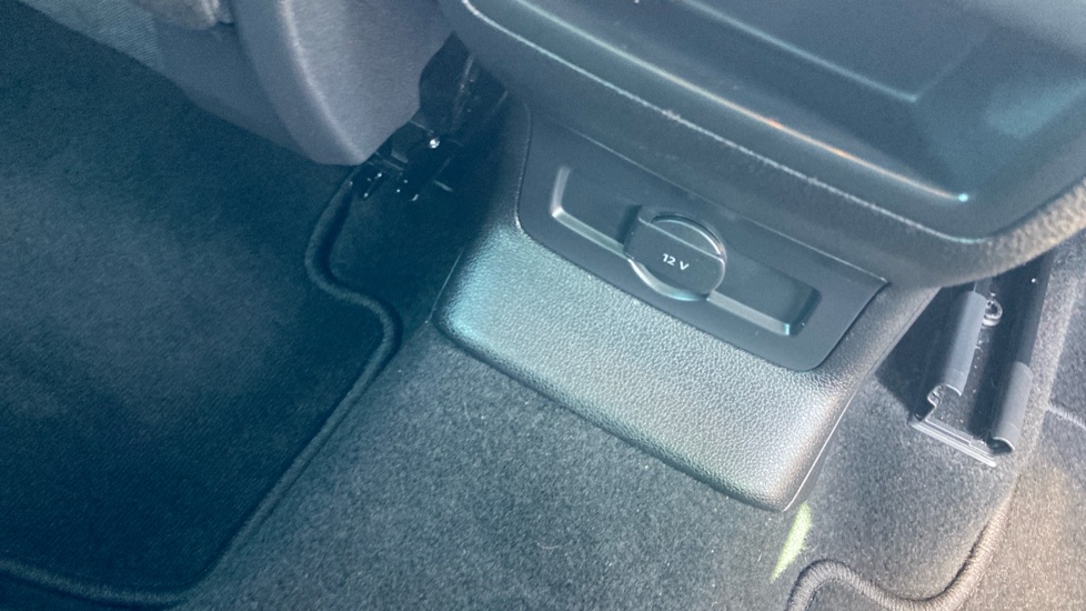 Skoda Karoq 1.5 TSI SE Edition 5dr DSG Petrol Estate - Image 39