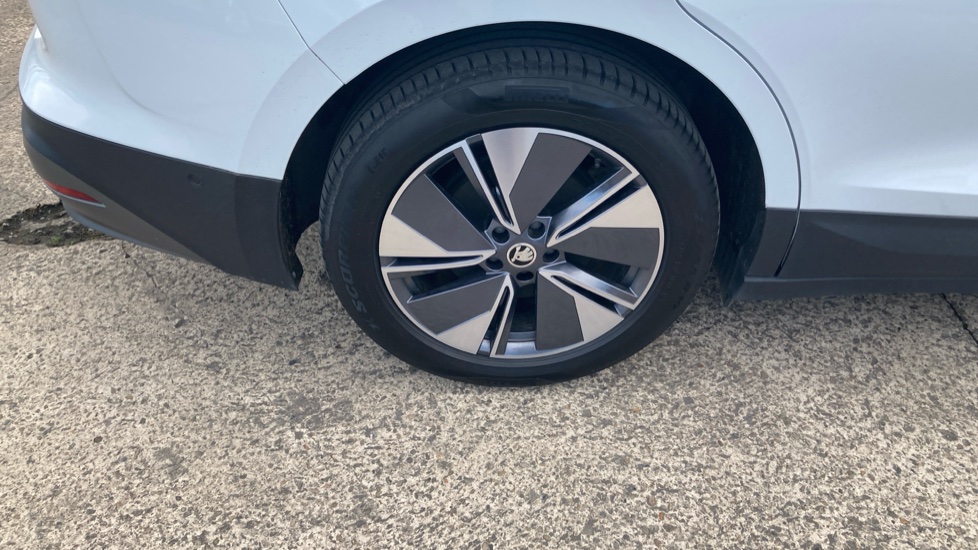 Skoda Enyaq 132kW 60 ecoSuite 62kWh 5dr Auto [120kW] Electric Estate - Image 21
