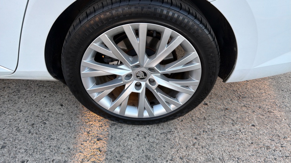 Skoda Superb 2.0 TDI CR SE L 5dr DSG Diesel Estate - Image 37
