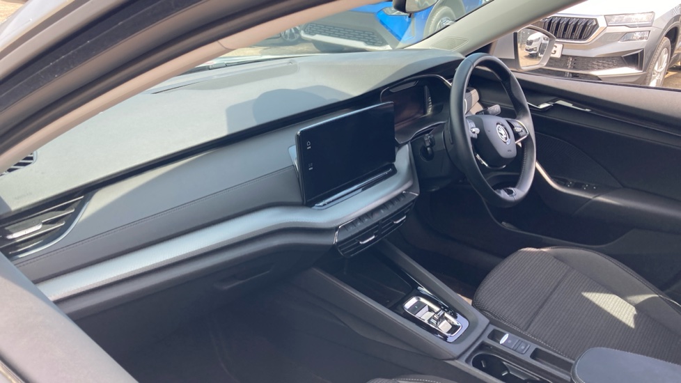 Skoda Octavia 1.4 TSI iV SE Technology DSG 5dr Hatchback - Image 2