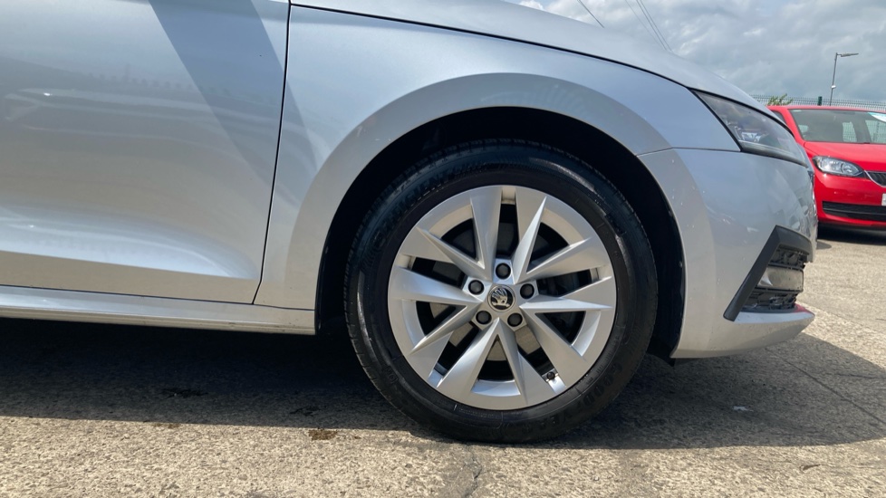 Skoda Octavia 1.4 TSI iV SE Technology DSG 5dr Hatchback - Image 5