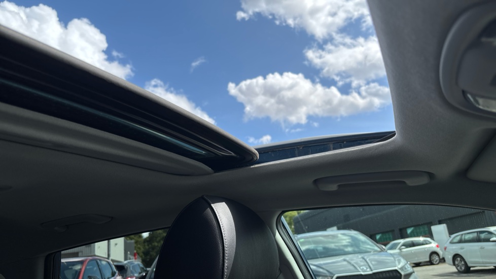 Kia Niro 1.6 GDi Hybrid 4 5dr DCT Hybrid Estate - Image 38
