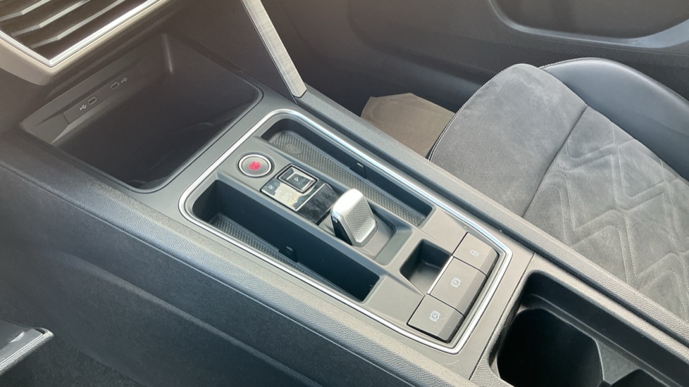 SEAT Leon 1.4 eHybrid Xcellence 5dr DSG Hatchback - Image 13