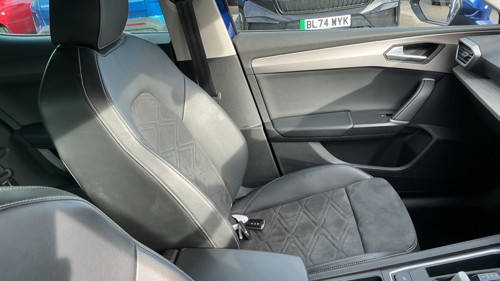 SEAT Leon 1.4 eHybrid Xcellence 5dr DSG Hatchback - Image 34