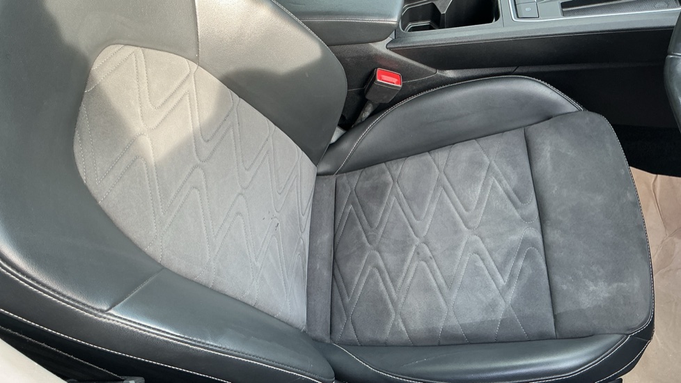 SEAT Leon 1.4 eHybrid Xcellence 5dr DSG Hatchback - Image 35