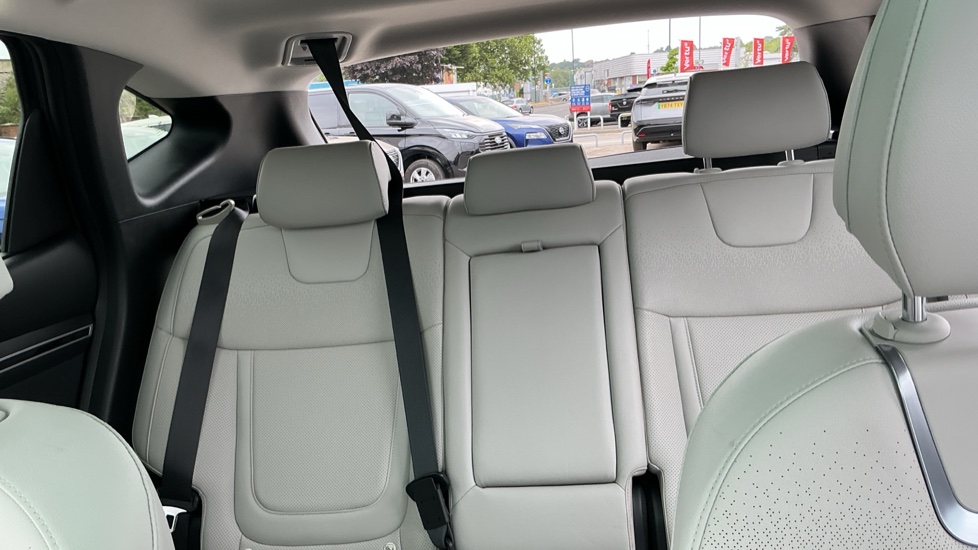 Hyundai TUCSON 1.6 TGDi Hybrid 230 Ultimate 5dr 2WD Auto Hybrid Estate - Image 15