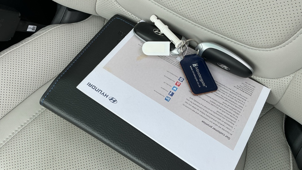 Hyundai TUCSON 1.6 TGDi Hybrid 230 Ultimate 5dr 2WD Auto Hybrid Estate - Image 19