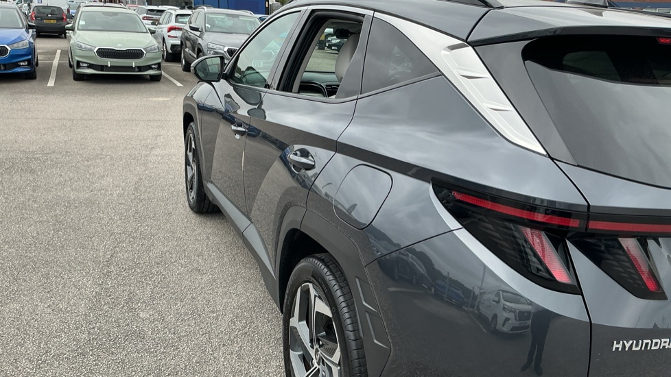 Hyundai TUCSON 1.6 TGDi Hybrid 230 Ultimate 5dr 2WD Auto Hybrid Estate - Image 44