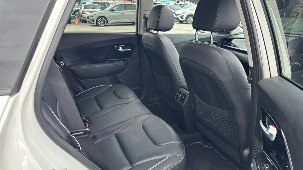 Kia E-Niro 150kW 4+ 64kWh 5dr Auto Electric Estate - Image 16