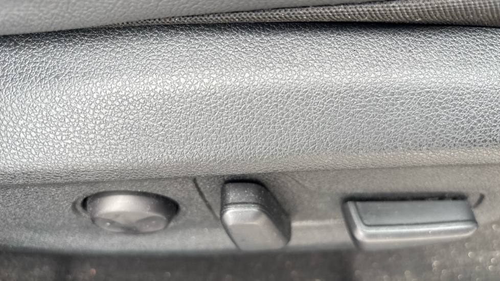 Kia E-Niro 150kW 4+ 64kWh 5dr Auto Electric Estate - Image 30