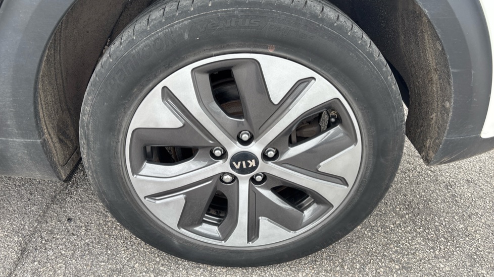 Kia E-Niro 150kW 4+ 64kWh 5dr Auto Electric Estate - Image 32