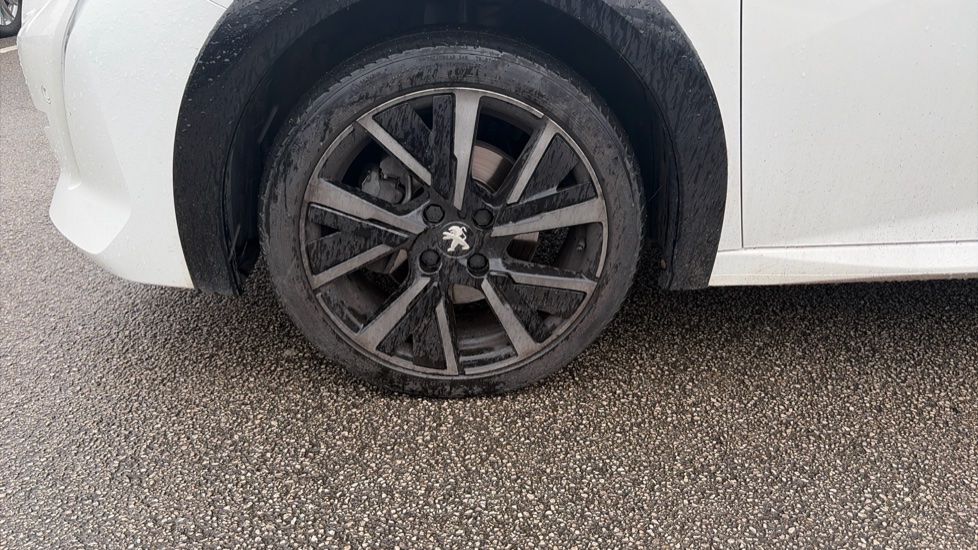 Peugeot 208 1.2 PureTech 130 GT 5dr EAT8 Petrol Hatchback - Image 42