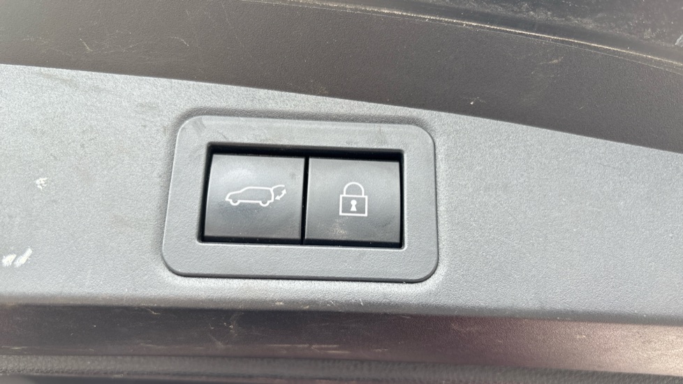 Toyota Corolla 2.0 VVT-i Hybrid Excel 5dr CVT Hybrid Estate - Image 4